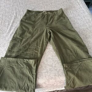 Maurice’s women’s Olive Green Cargo Pants 14Long NWOT